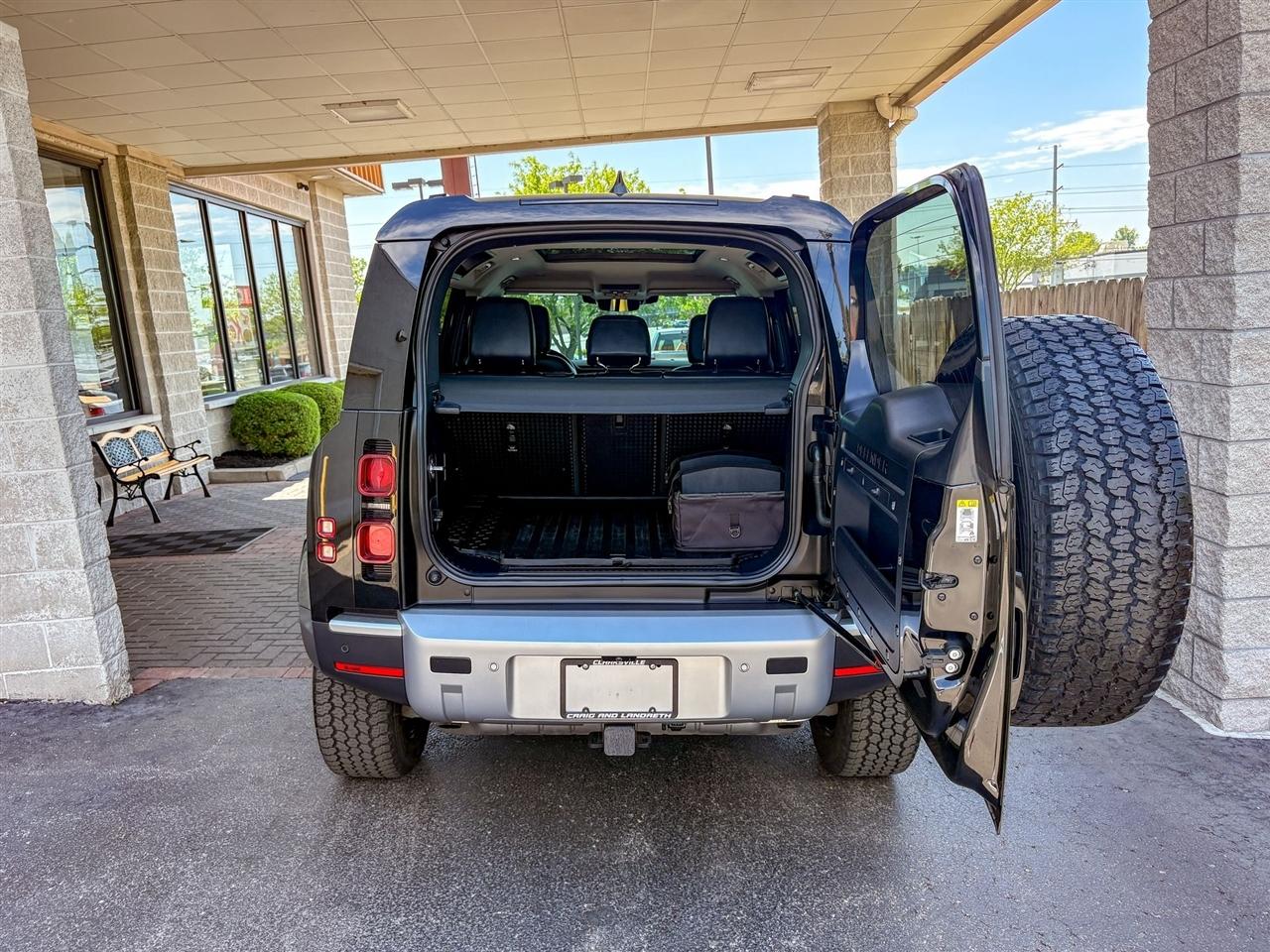 Land Rover Defender  2024