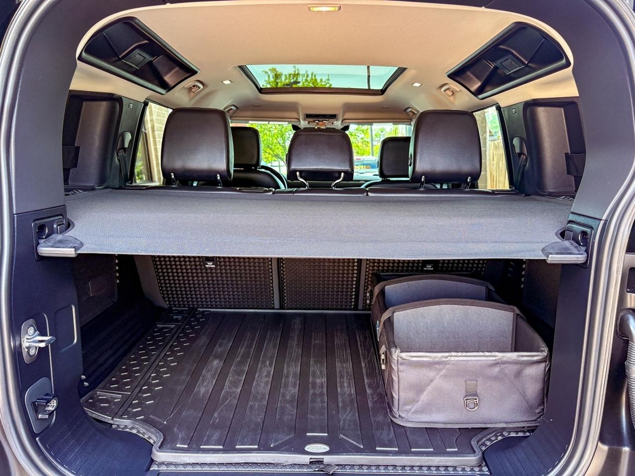 Land Rover Defender  2024