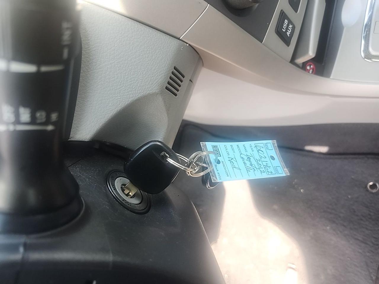 Toyota Corolla 4dr Sdn Auto LE (Natl) 2012