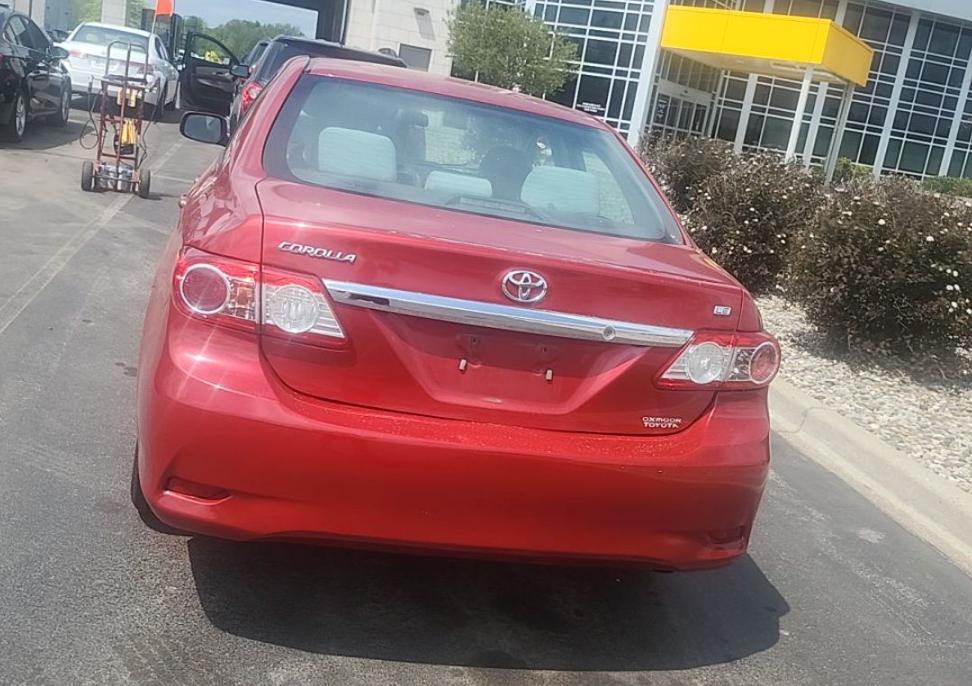 Toyota Corolla 4dr Sdn Auto LE (Natl) 2012