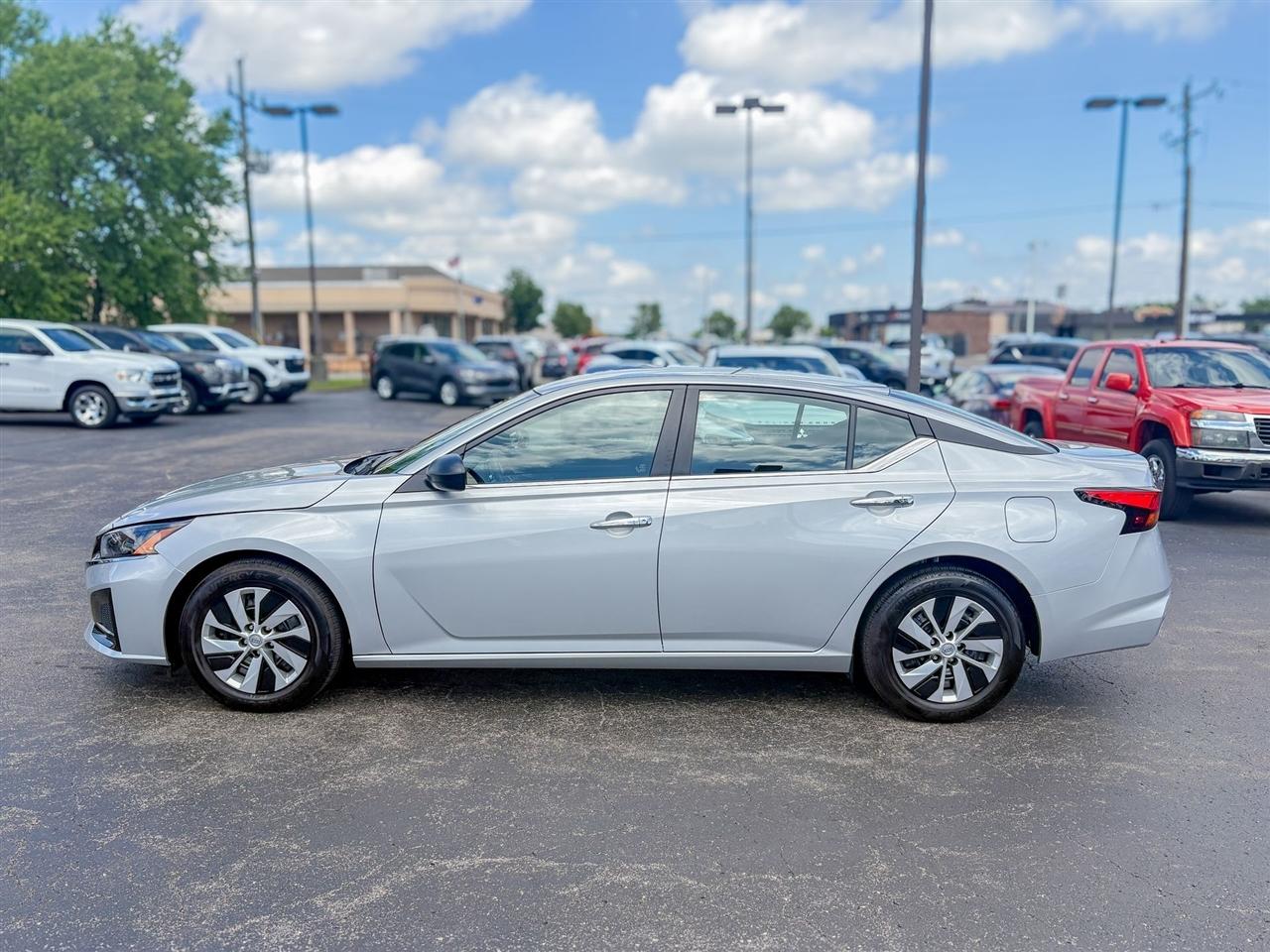 Nissan Altima  2024