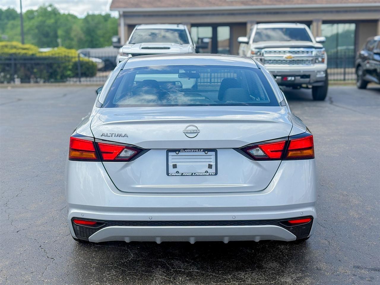 Nissan Altima  2024