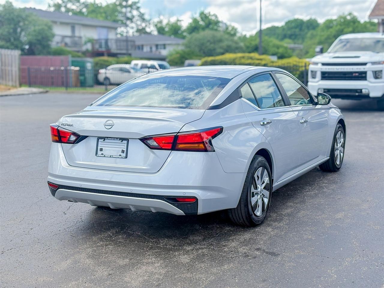 Nissan Altima  2024