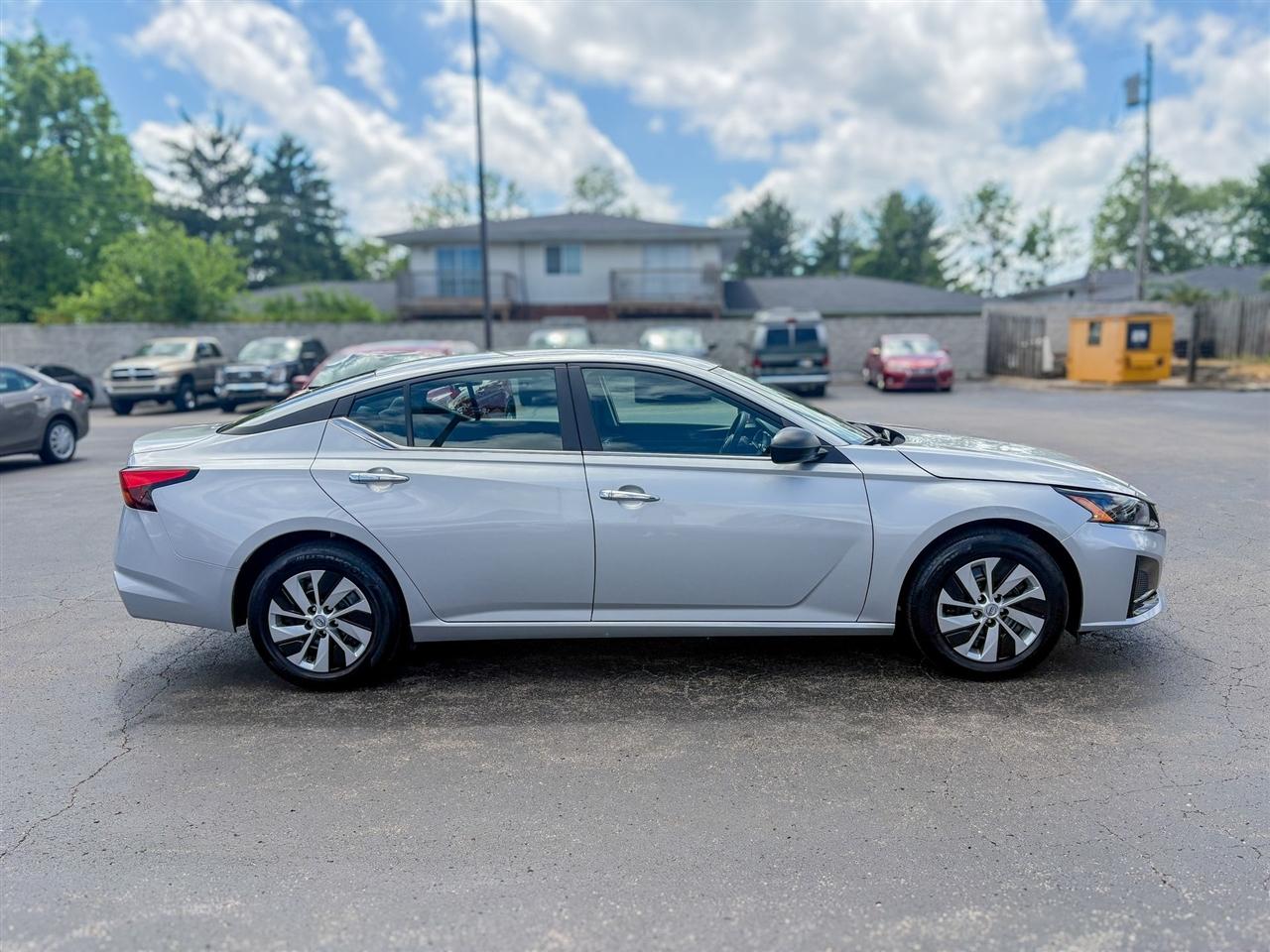 Nissan Altima  2024
