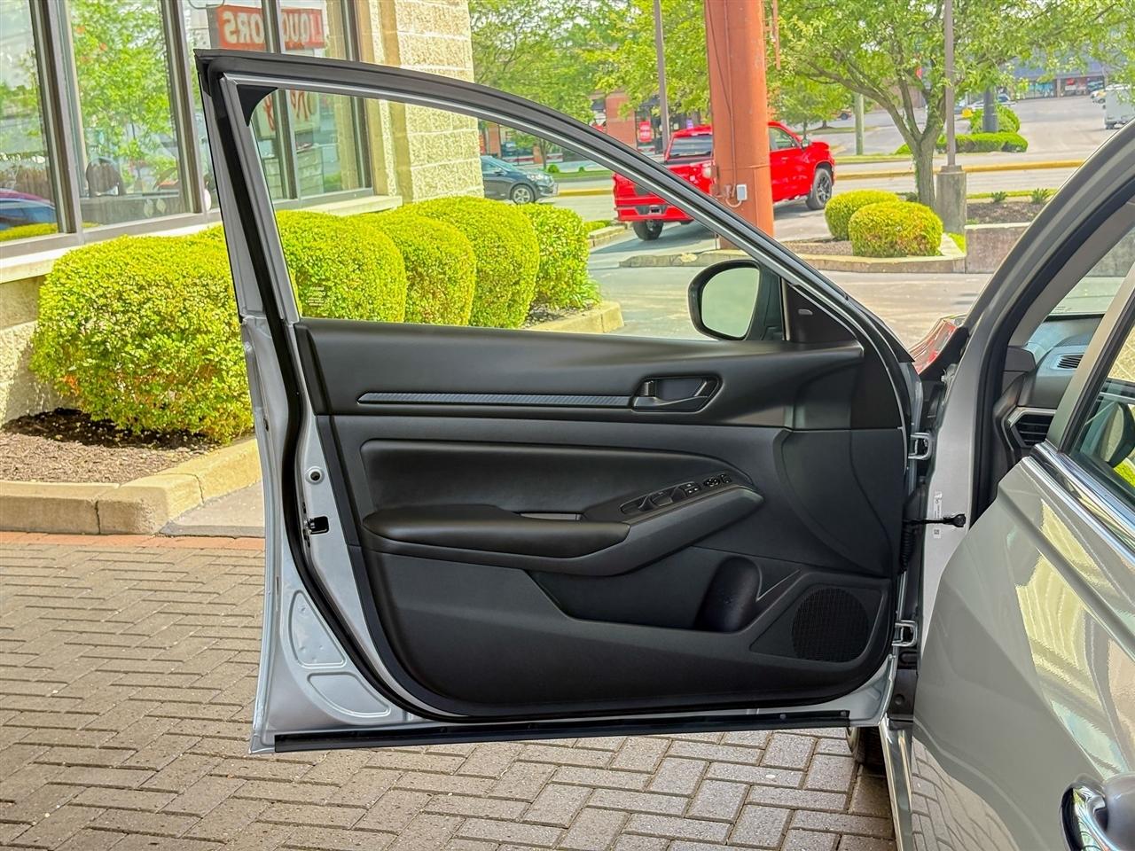 Nissan Altima  2024