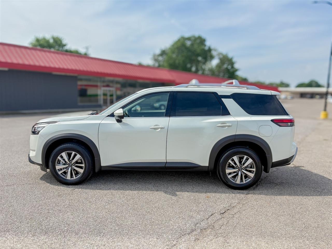Nissan Pathfinder SL 4WD 2023