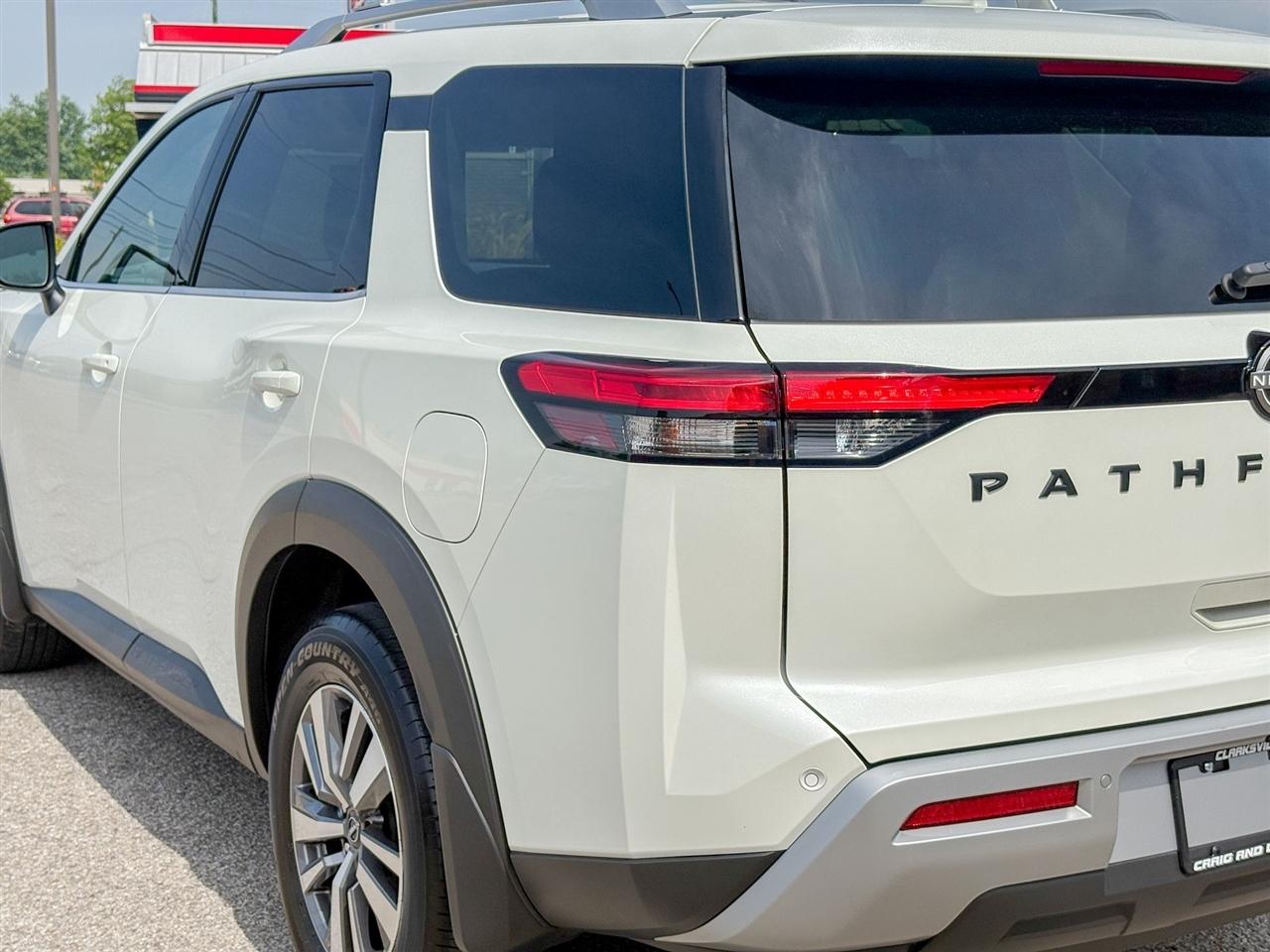 Nissan Pathfinder SL 4WD 2023