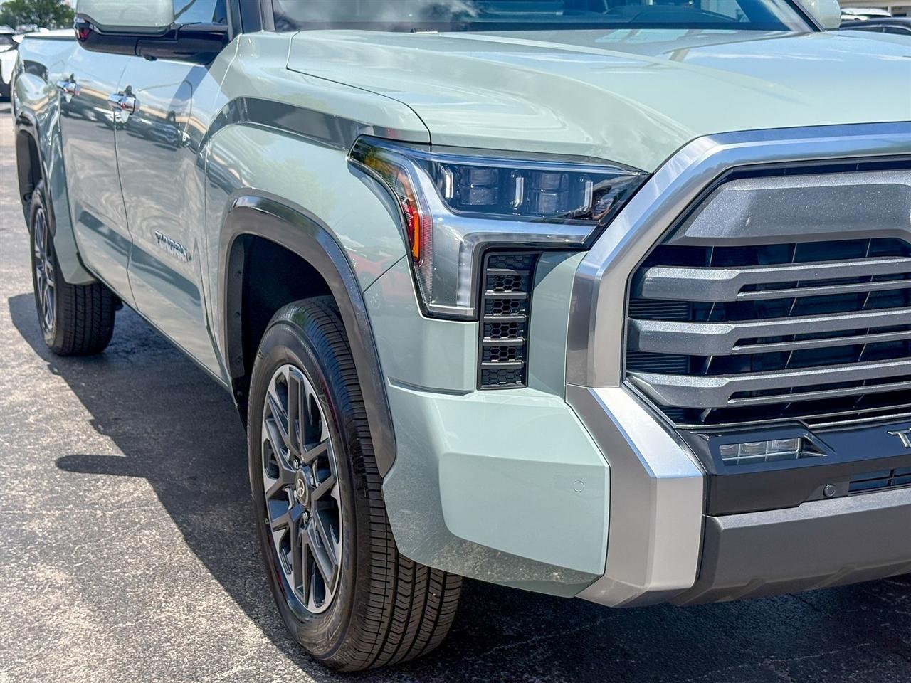 Toyota Tundra Limited Crew Max 4WD 2026