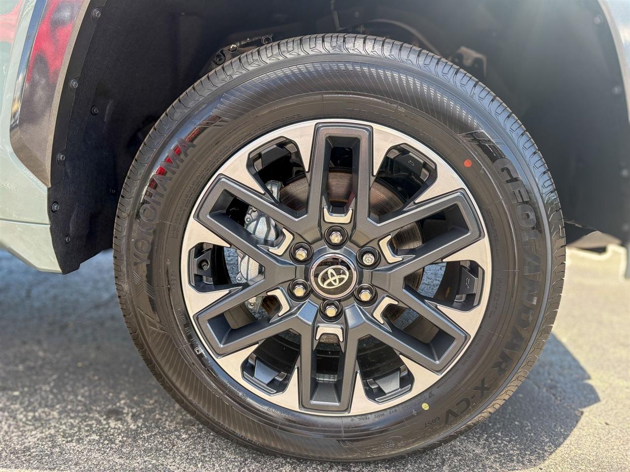 Toyota Tundra Limited Crew Max 4WD 2026