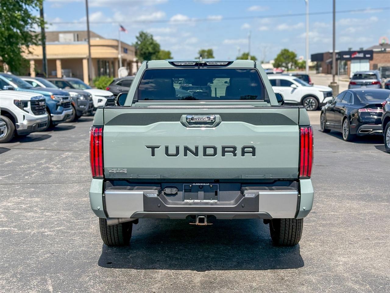 Toyota Tundra Limited Crew Max 4WD 2026