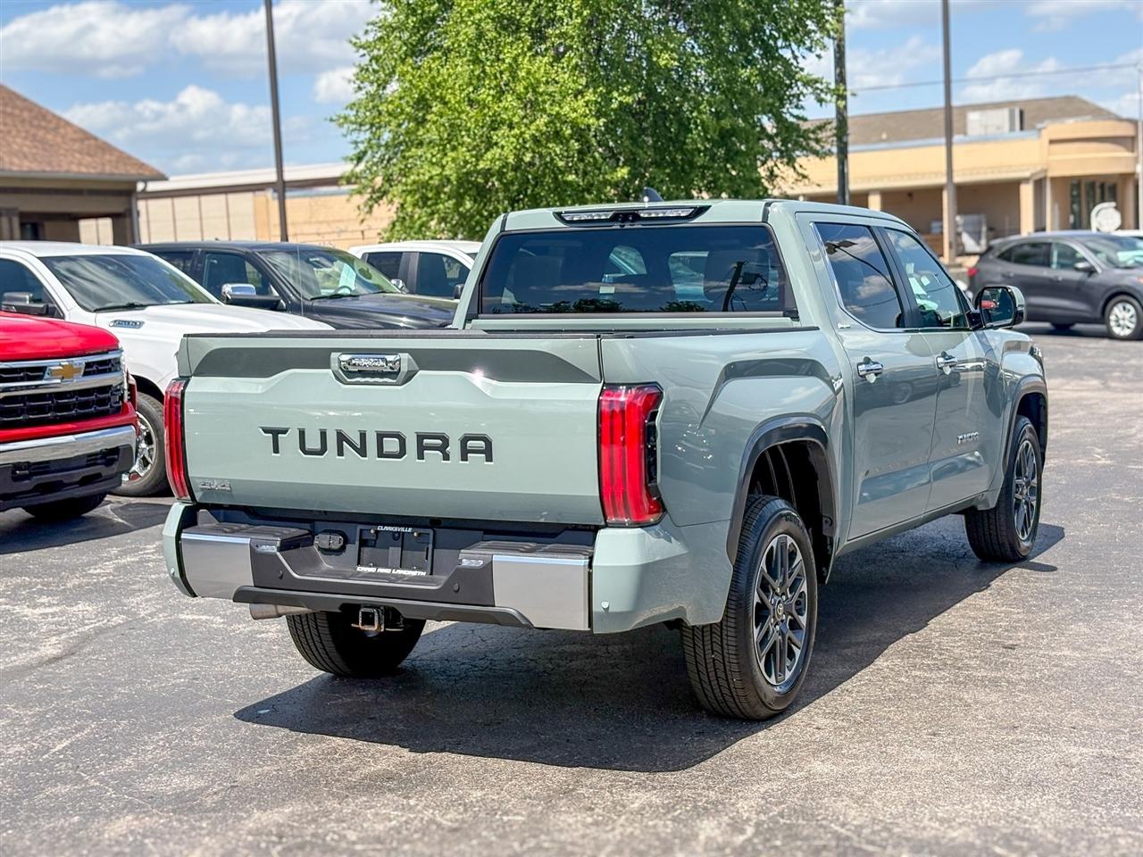 Toyota Tundra Limited Crew Max 4WD 2026