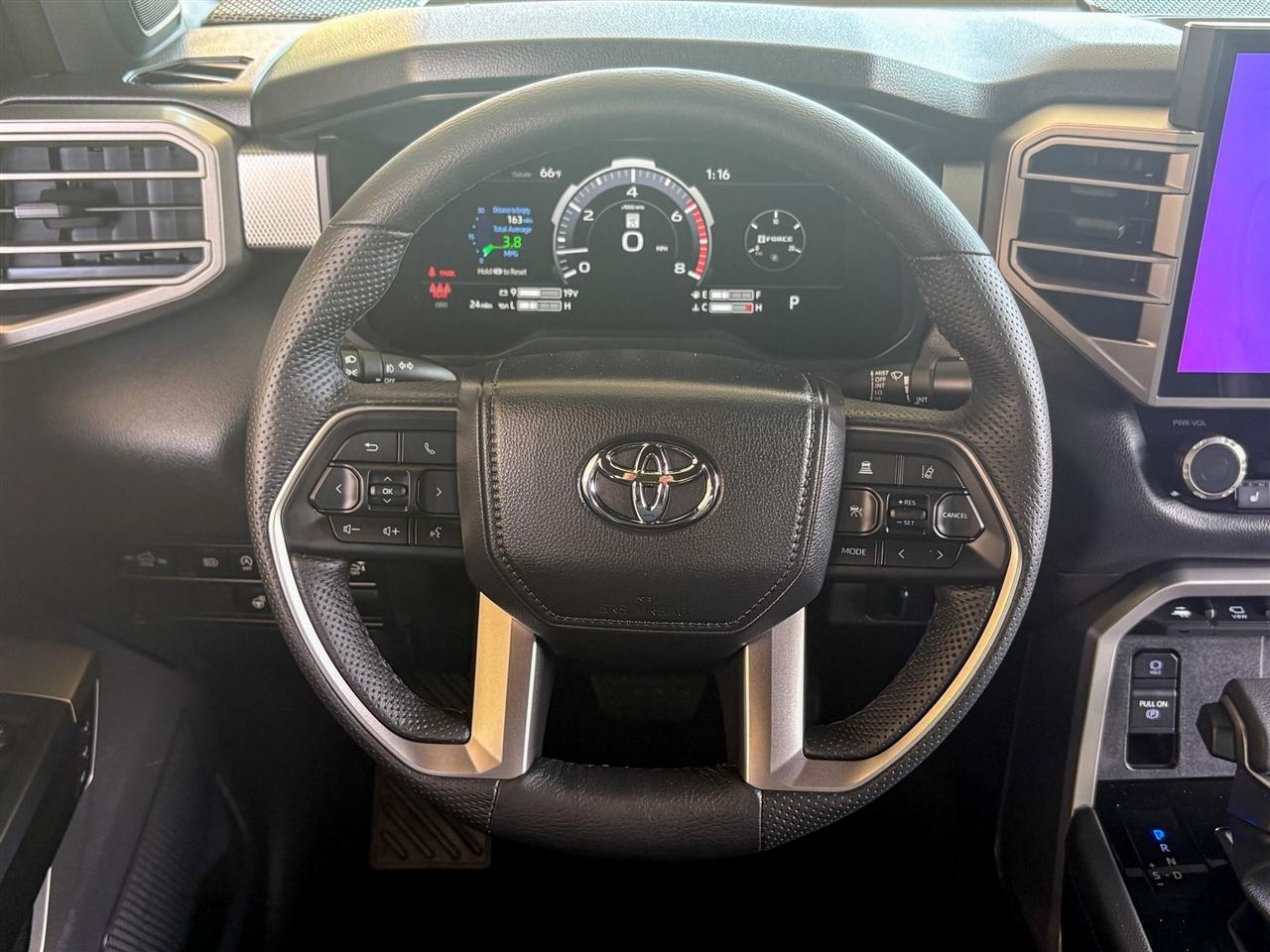 Toyota Tundra Limited Crew Max 4WD 2026