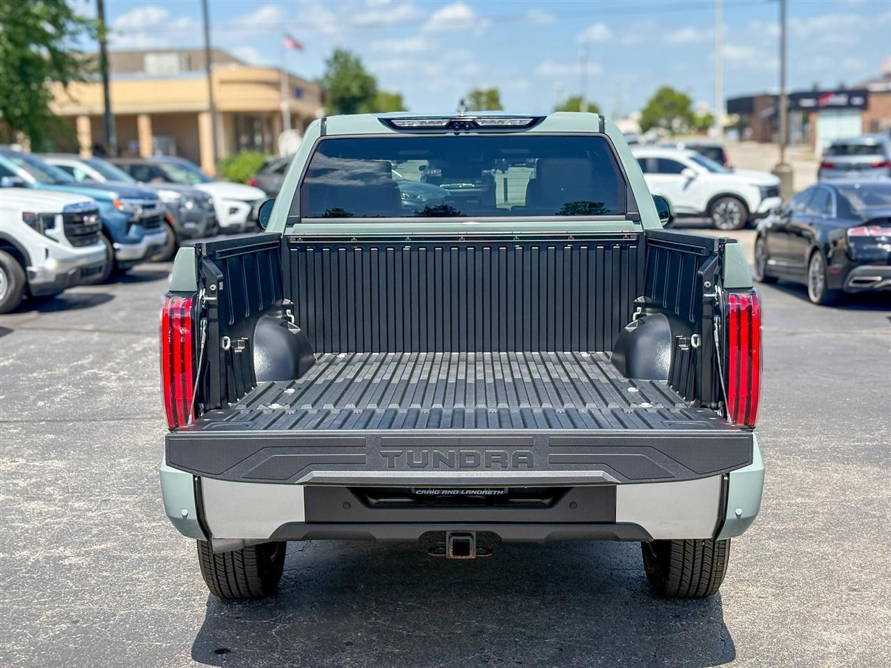 Toyota Tundra Limited Crew Max 4WD 2026
