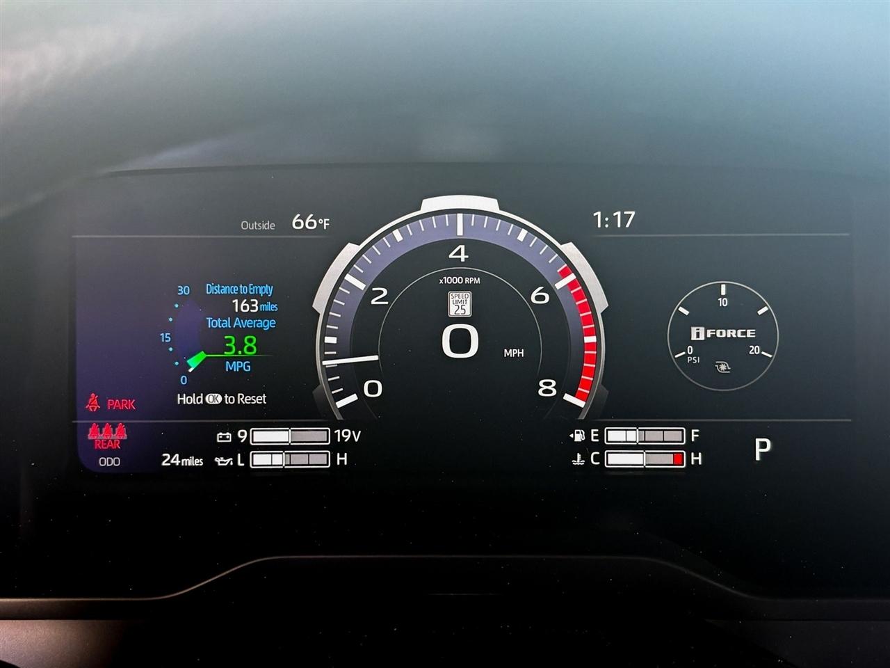Toyota Tundra Limited Crew Max 4WD 2026