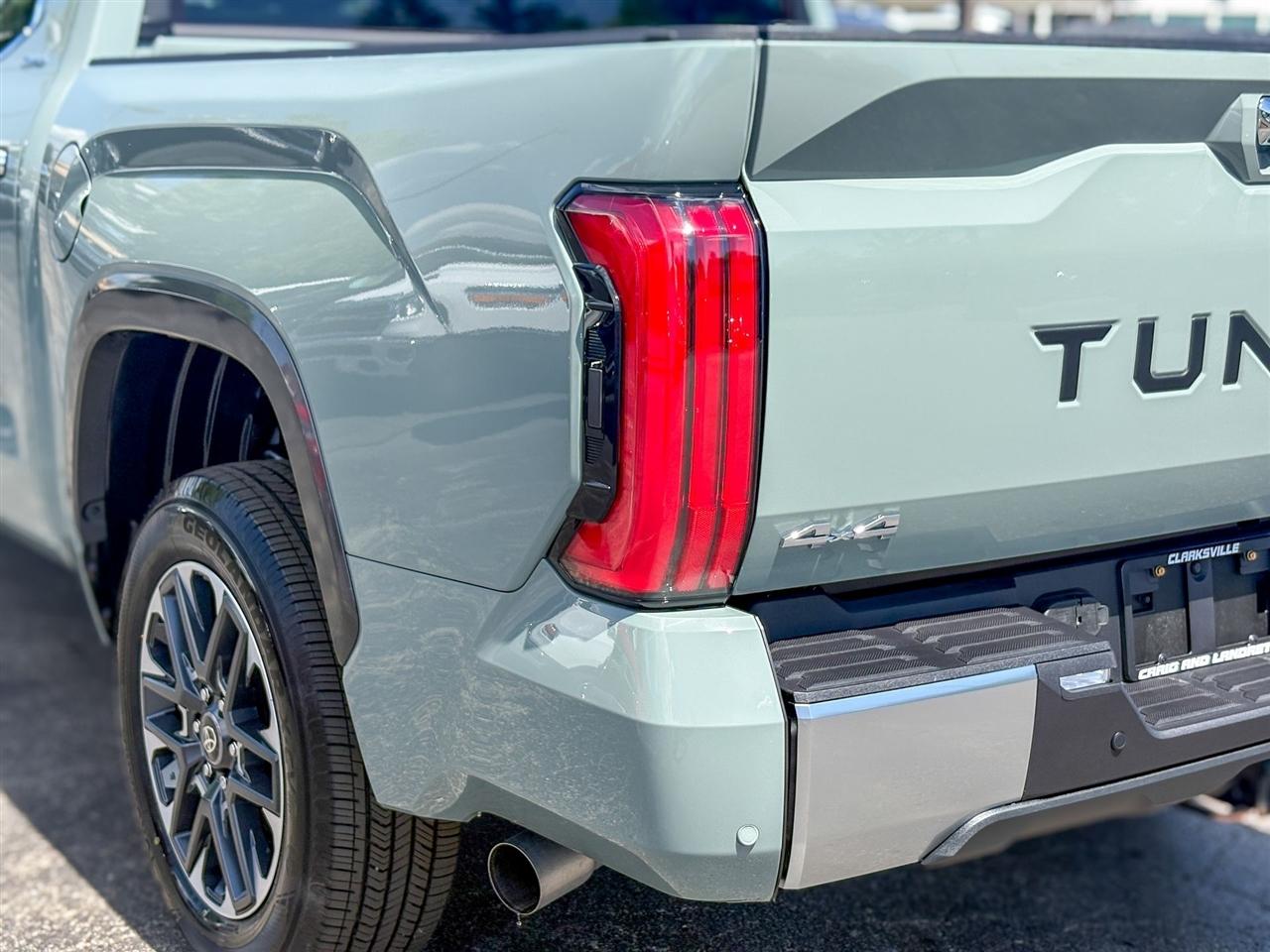 Toyota Tundra Limited Crew Max 4WD 2026