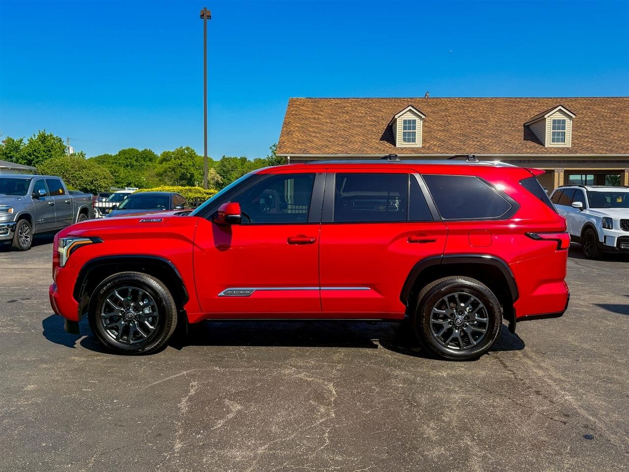 Toyota Sequoia Platinum 4WD 2025