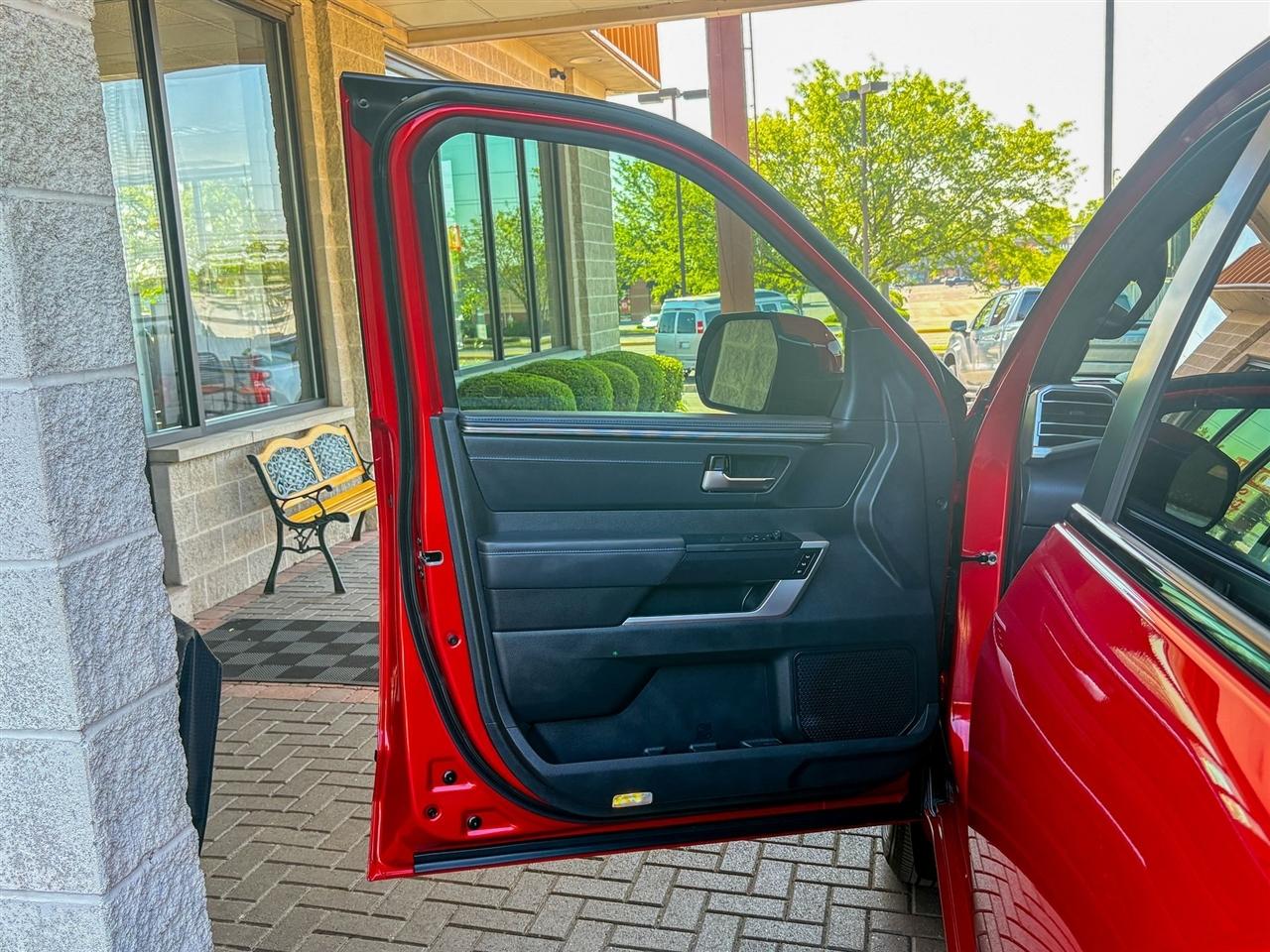 Toyota Sequoia Platinum 4WD 2025