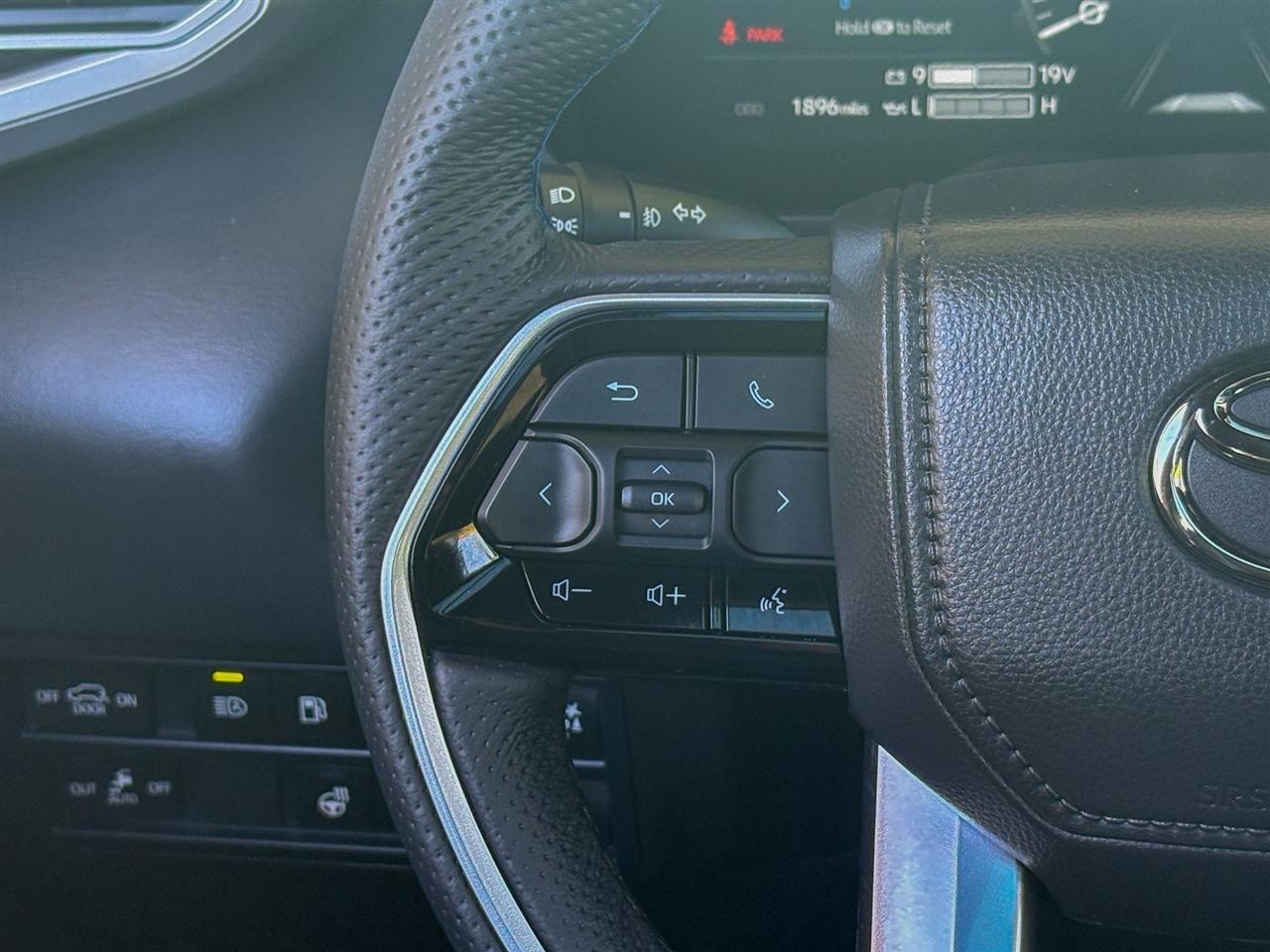 Toyota Sequoia Platinum 4WD 2025