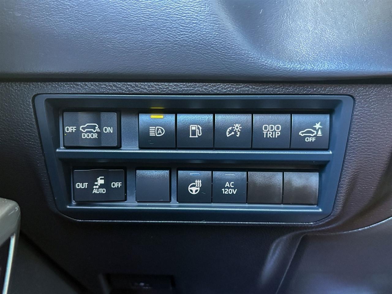 Toyota Sequoia Platinum 4WD 2025