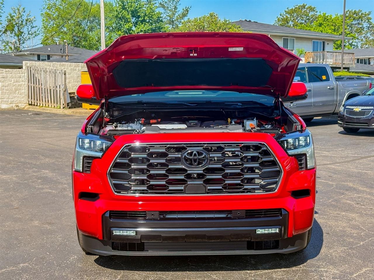 Toyota Sequoia Platinum 4WD 2025