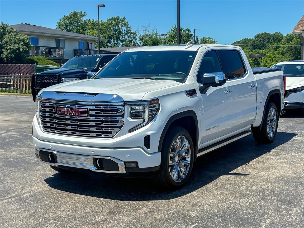 GMC Sierra 1500 Denali Crew Cab 4WD 2025