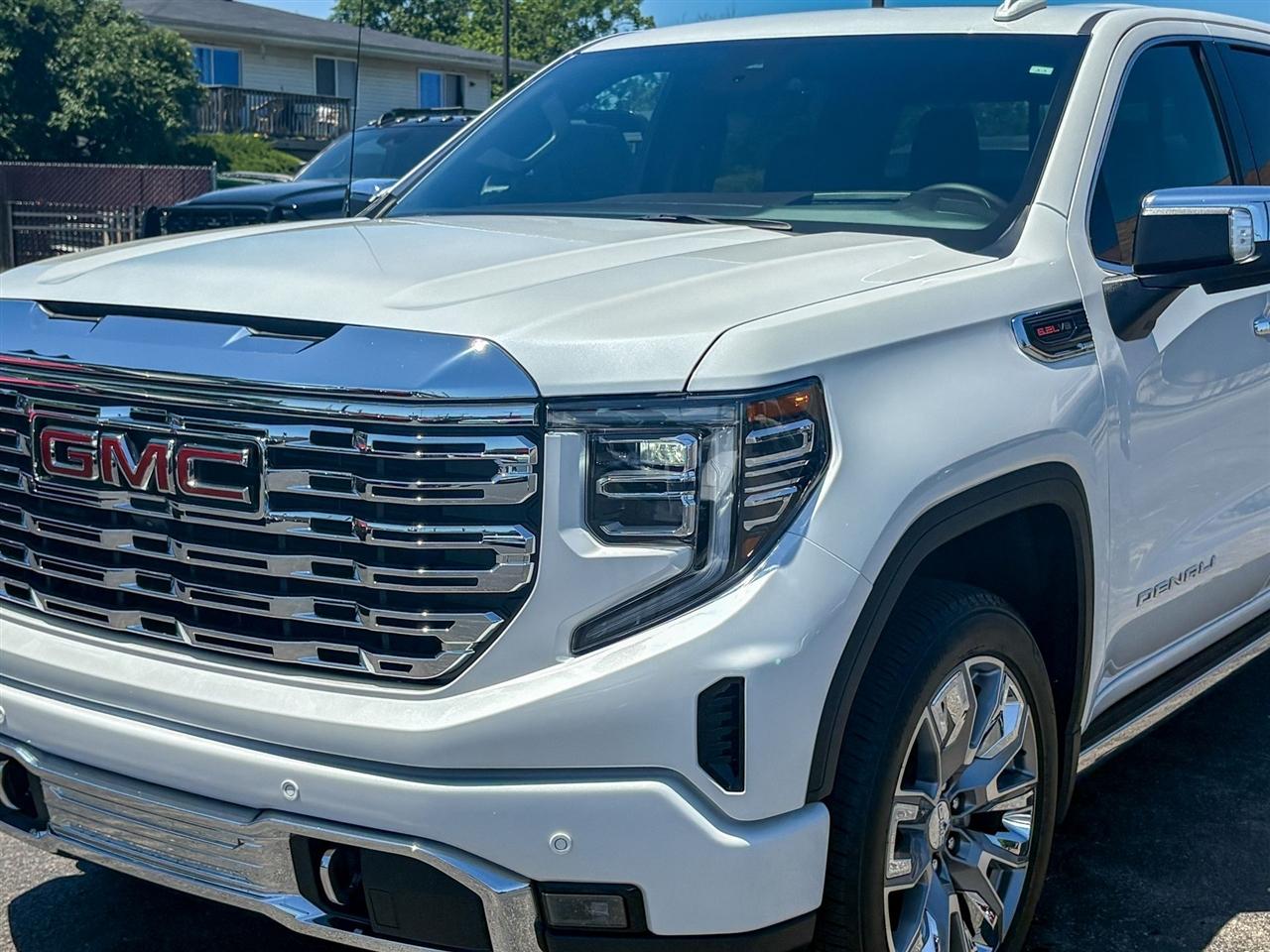GMC Sierra 1500 Denali Crew Cab 4WD 2025