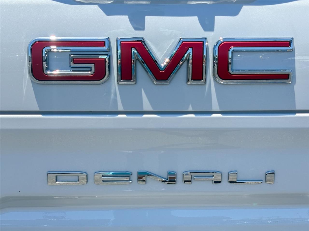 GMC Sierra 1500 Denali Crew Cab 4WD 2025