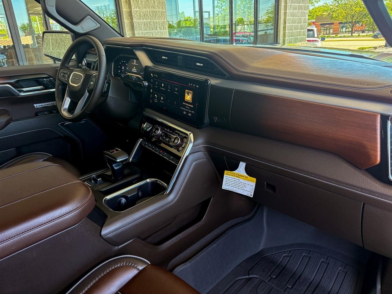 GMC Sierra 1500 Denali Crew Cab 4WD 2025