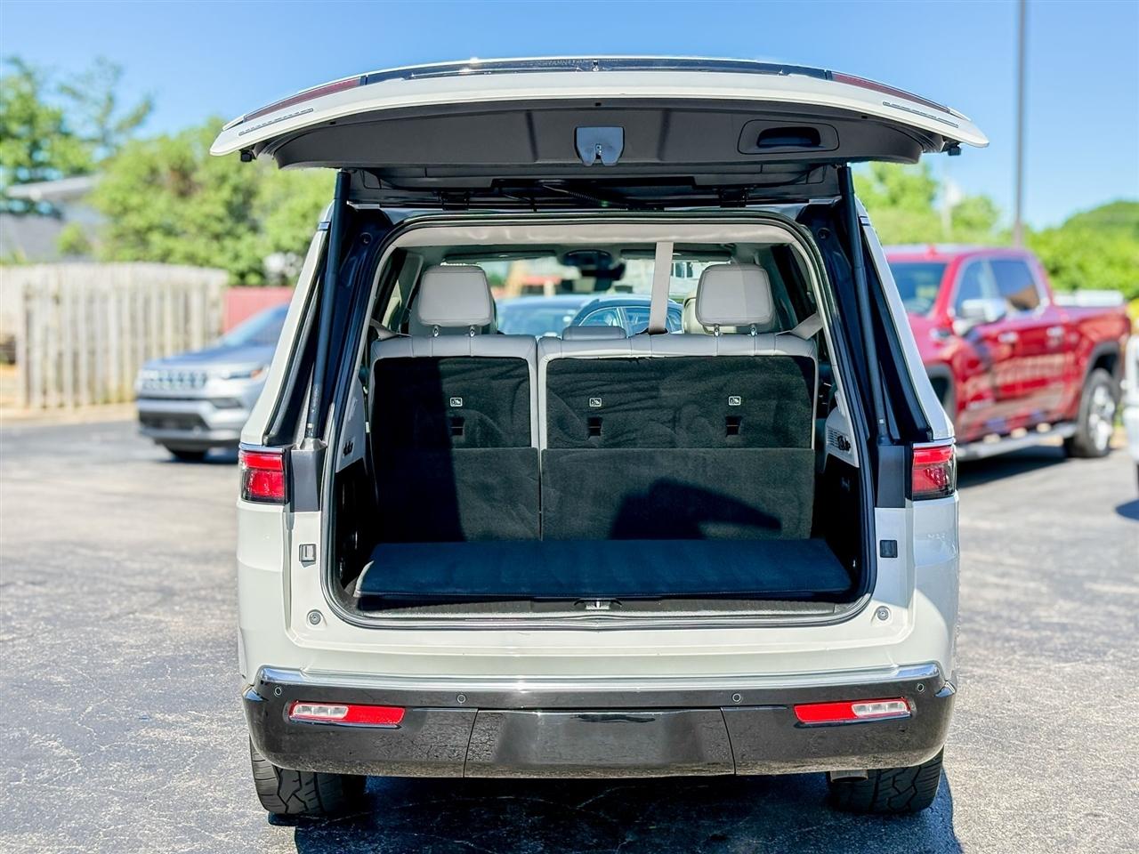 Jeep Wagoneer  2022