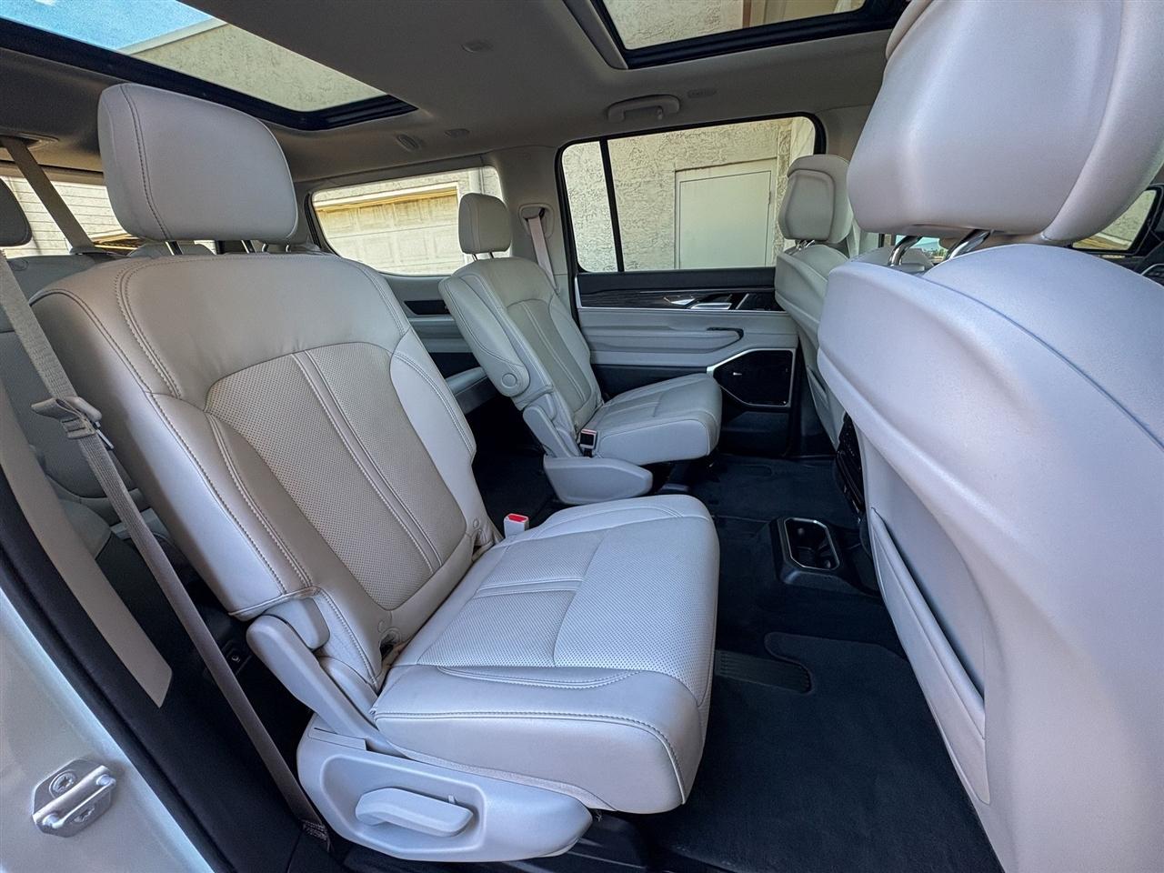 Jeep Wagoneer  2022