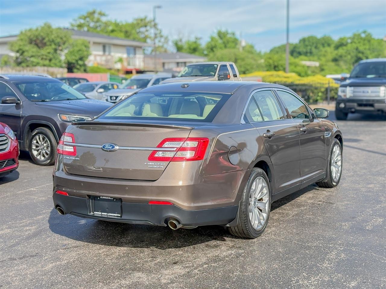 Ford Taurus Limited 2015