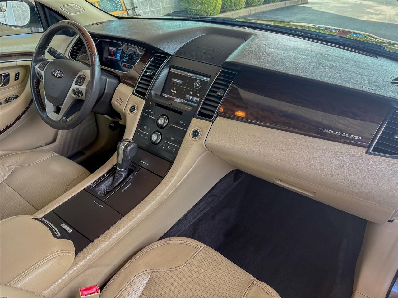 Ford Taurus Limited 2015