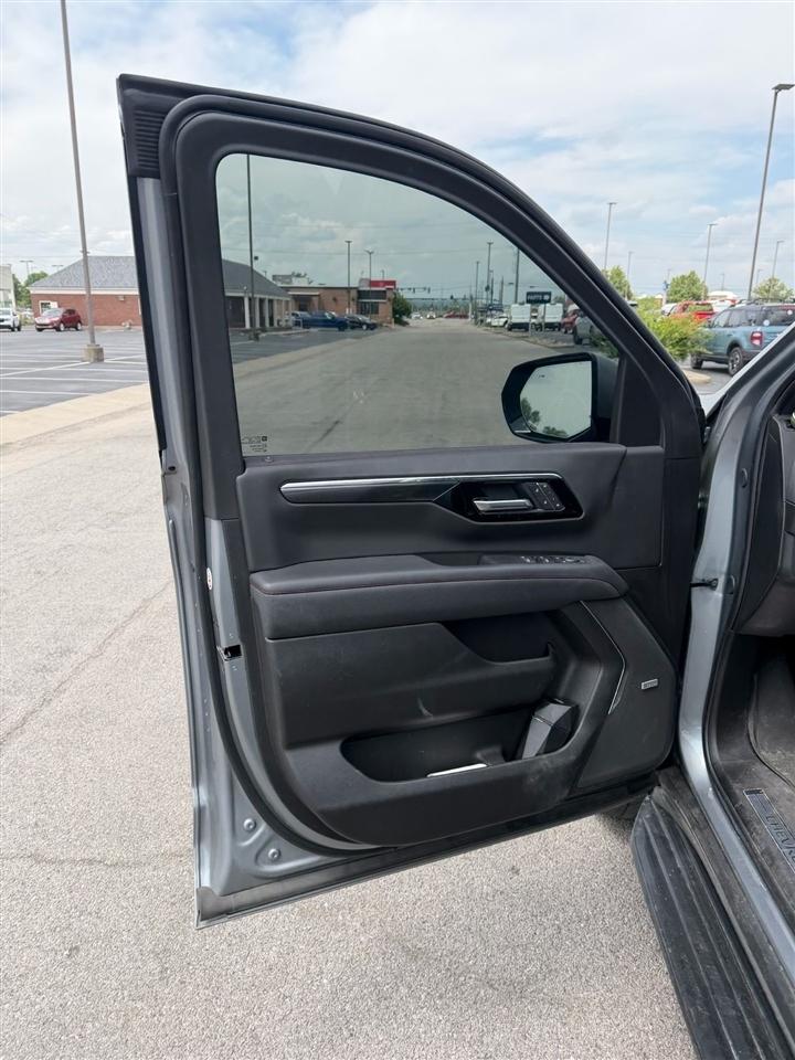 Chevrolet Suburban  2025