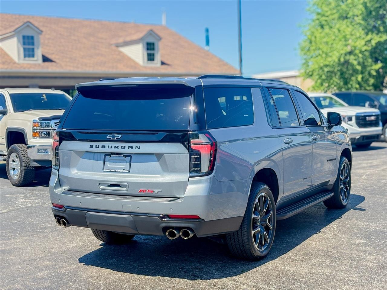 Chevrolet Suburban  2025