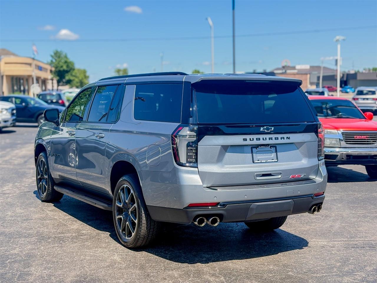Chevrolet Suburban  2025
