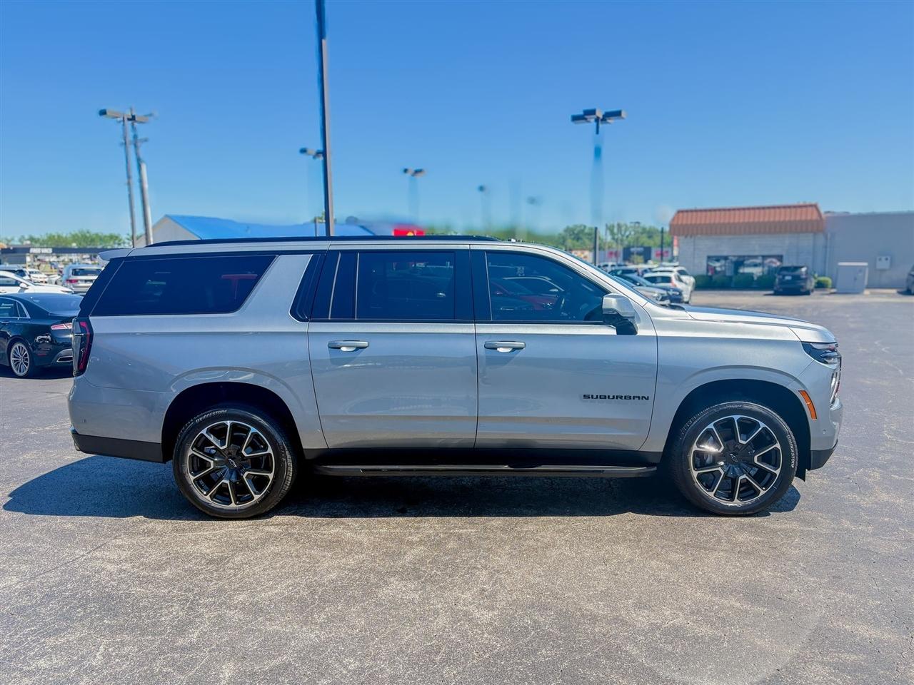 Chevrolet Suburban  2025