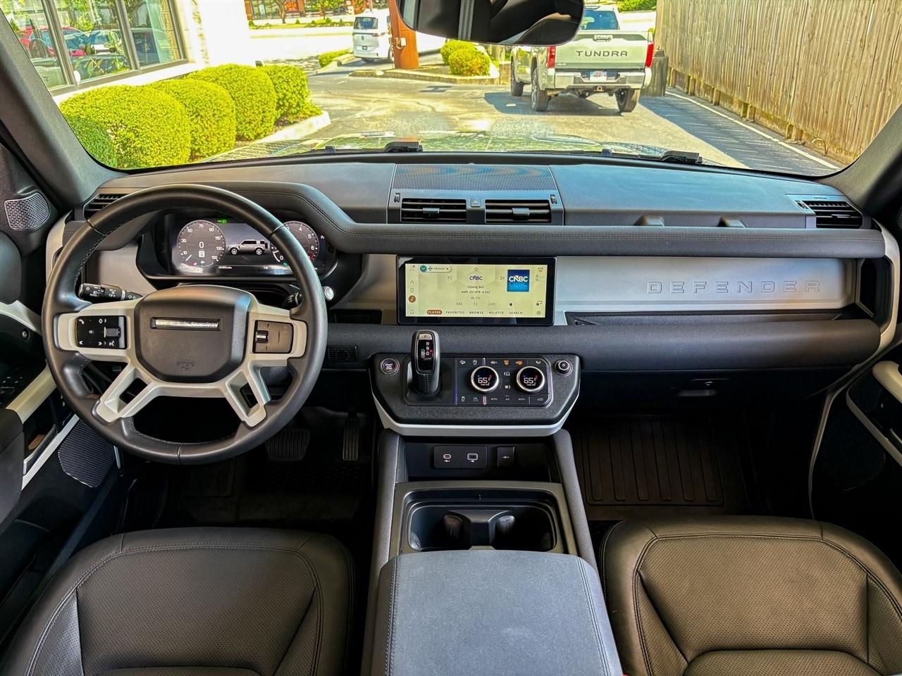 Land Rover Defender  2023