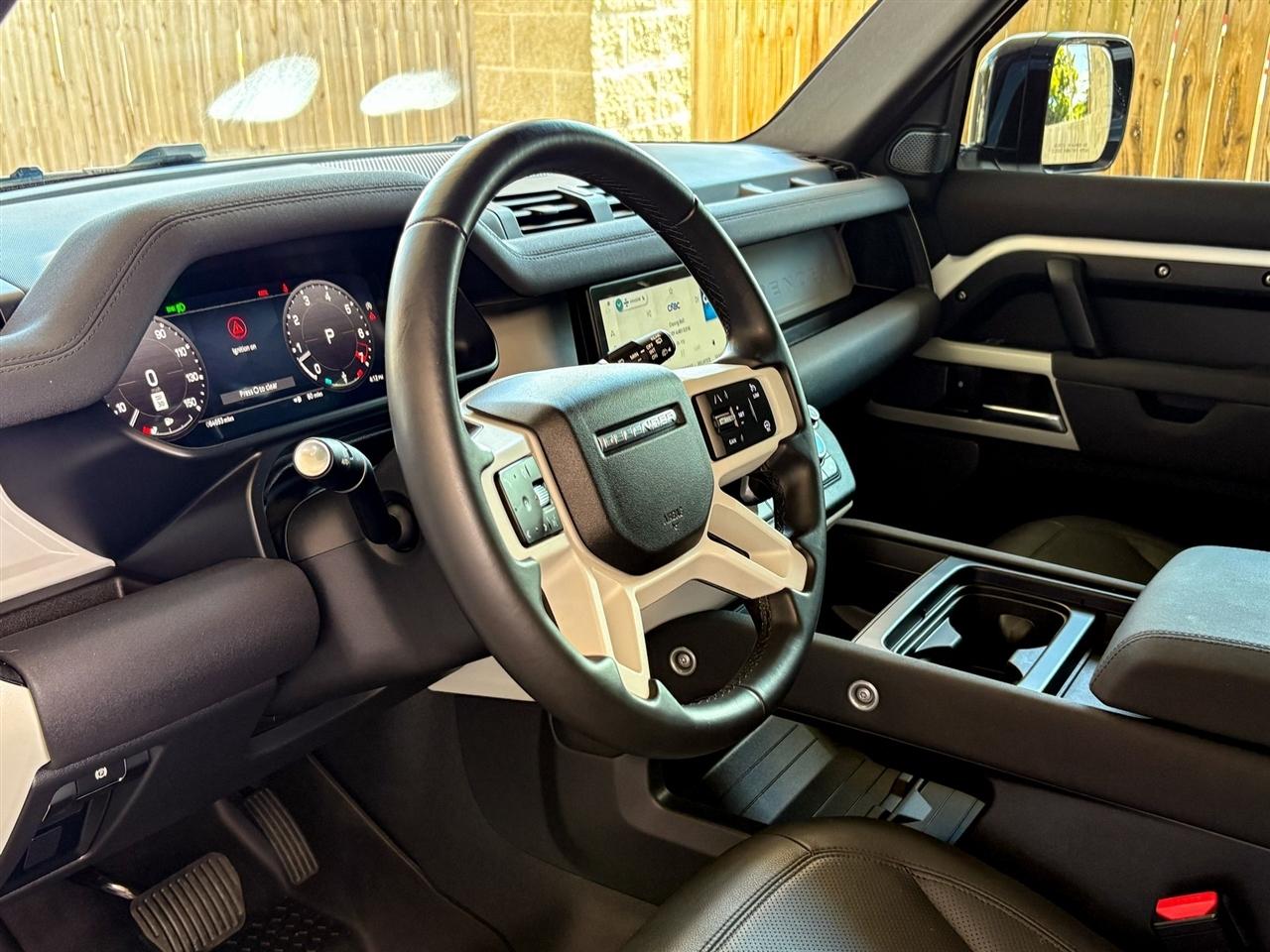 Land Rover Defender  2023
