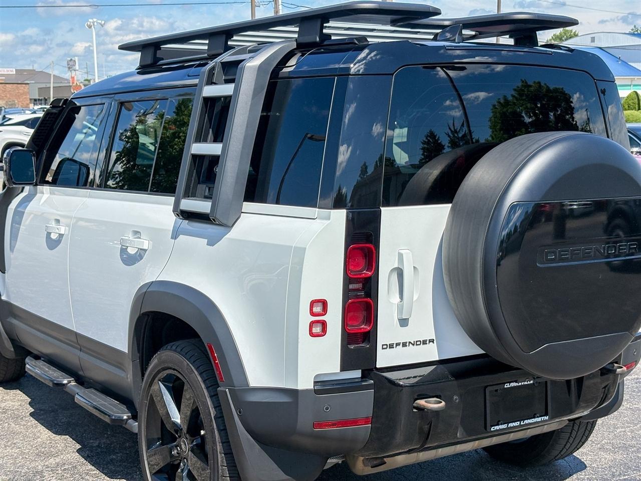 Land Rover Defender  2023
