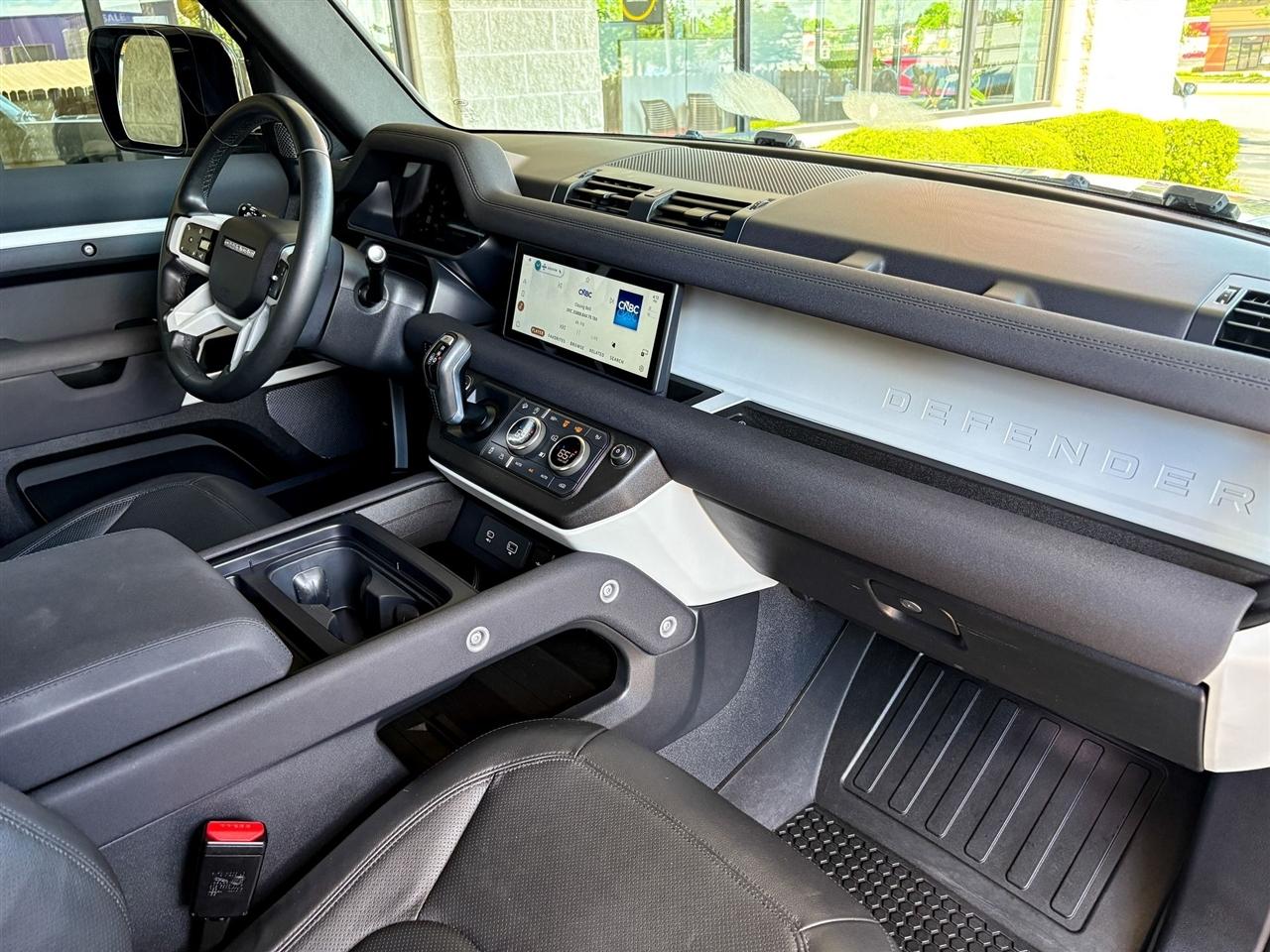 Land Rover Defender  2023
