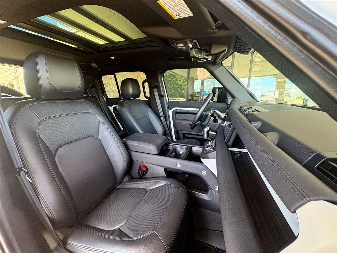 Land Rover Defender  2023