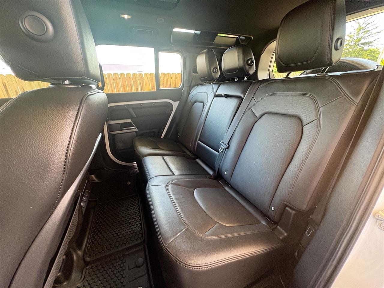 Land Rover Defender  2023