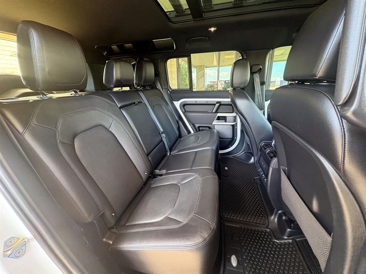 Land Rover Defender  2023