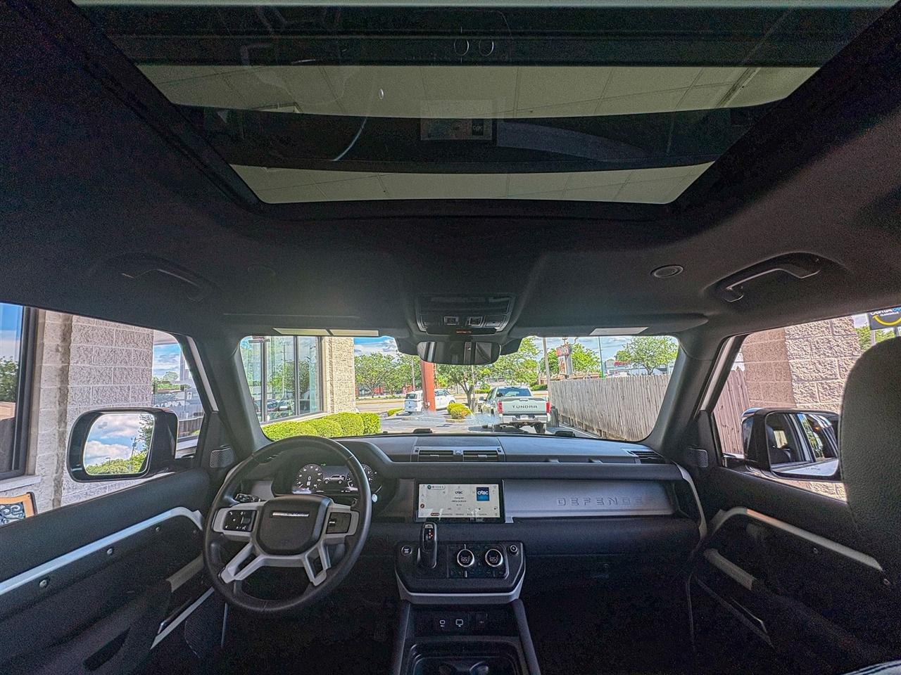 Land Rover Defender  2023