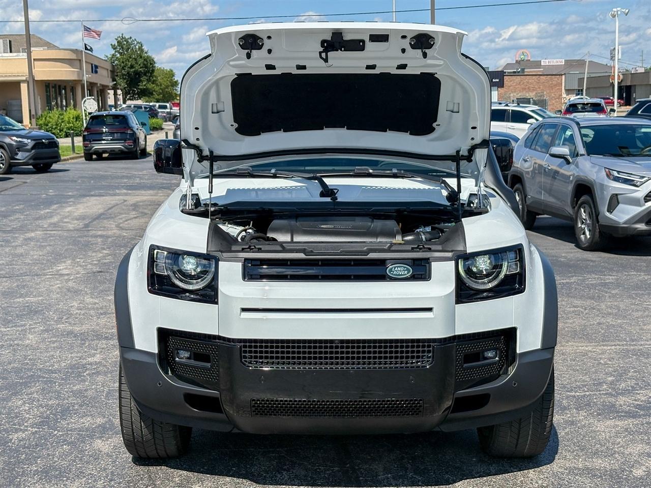 Land Rover Defender  2023