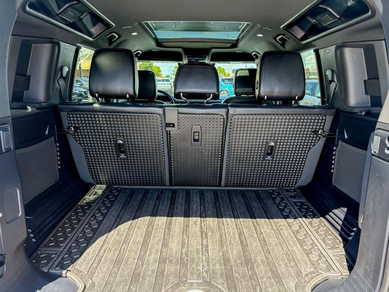 Land Rover Defender  2023