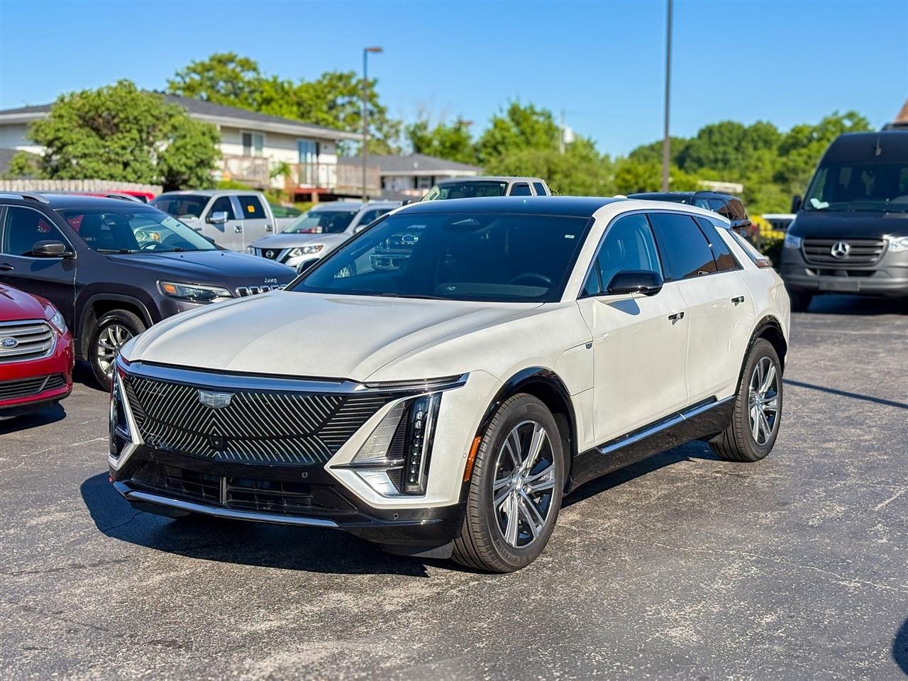 Cadillac Lyriq Lux-1 2024