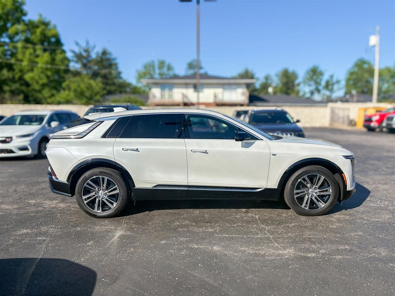 Cadillac Lyriq Lux-1 2024