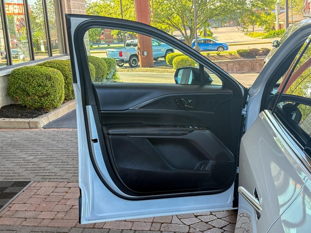 Cadillac Lyriq Lux-1 2024