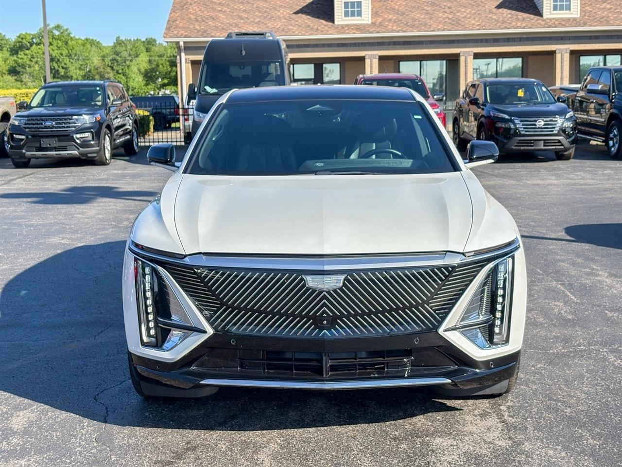 Cadillac Lyriq Lux-1 2024